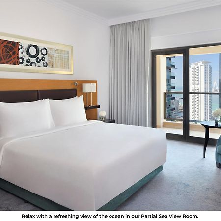 Moevenpick Hotel Jumeirah Beach Dubai Luaran gambar A room at the hotel