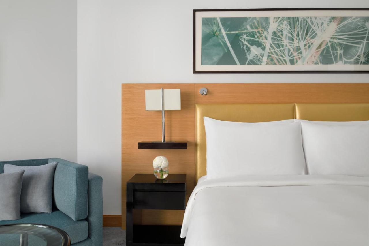 Moevenpick Hotel Jumeirah Beach Dubai Luaran gambar A guest room at the Westin