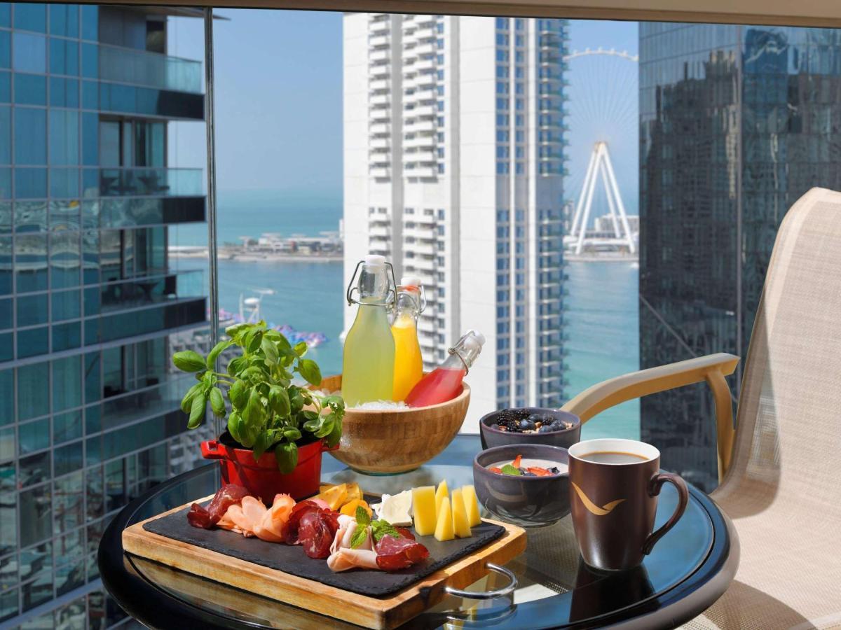 Moevenpick Hotel Jumeirah Beach Dubai Luaran gambar A breakfast at Jumeirah Atlantis