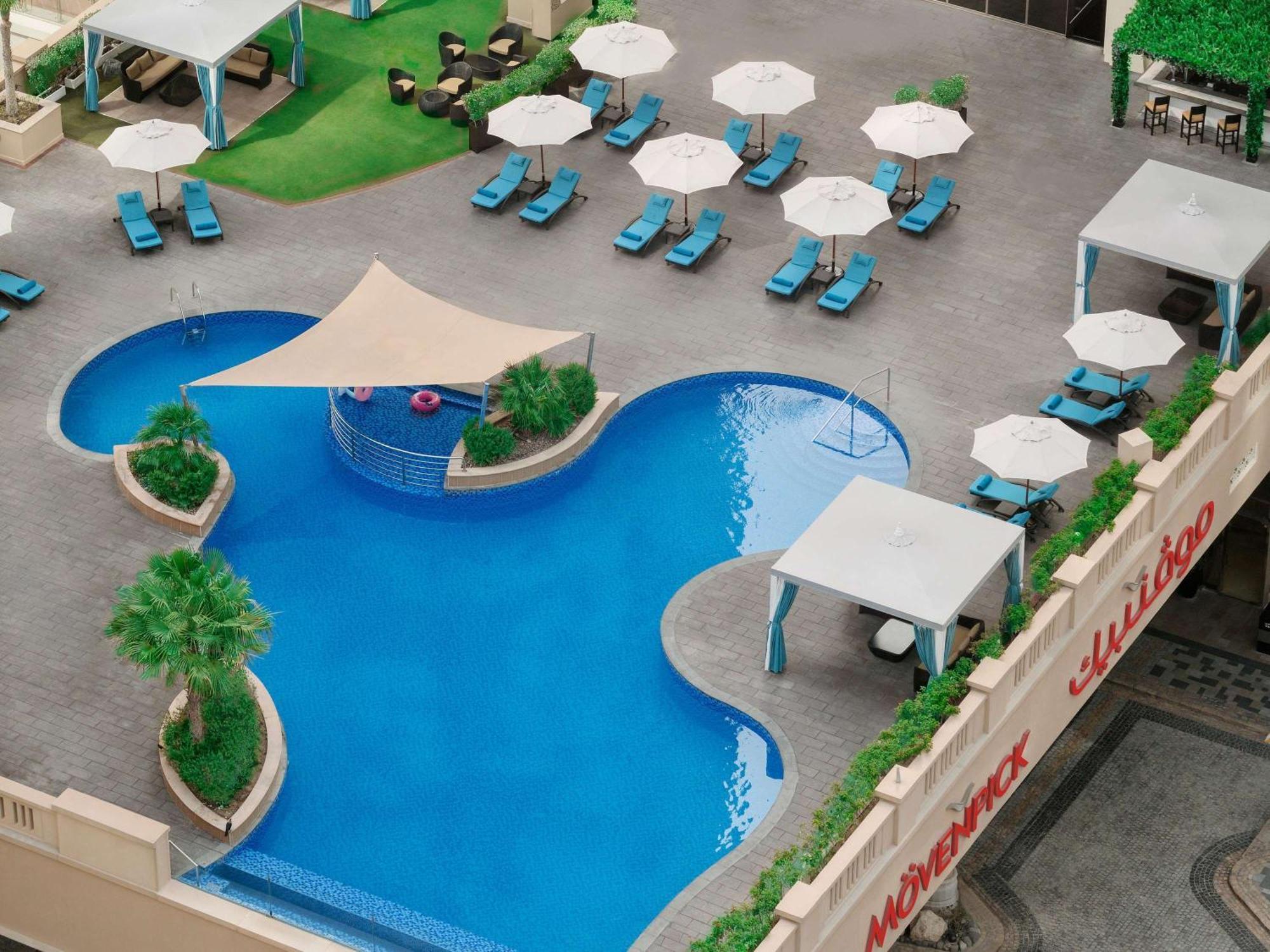Moevenpick Hotel Jumeirah Beach Dubai Luaran gambar The pool at the Crowne Plaza Hotel, Dubai