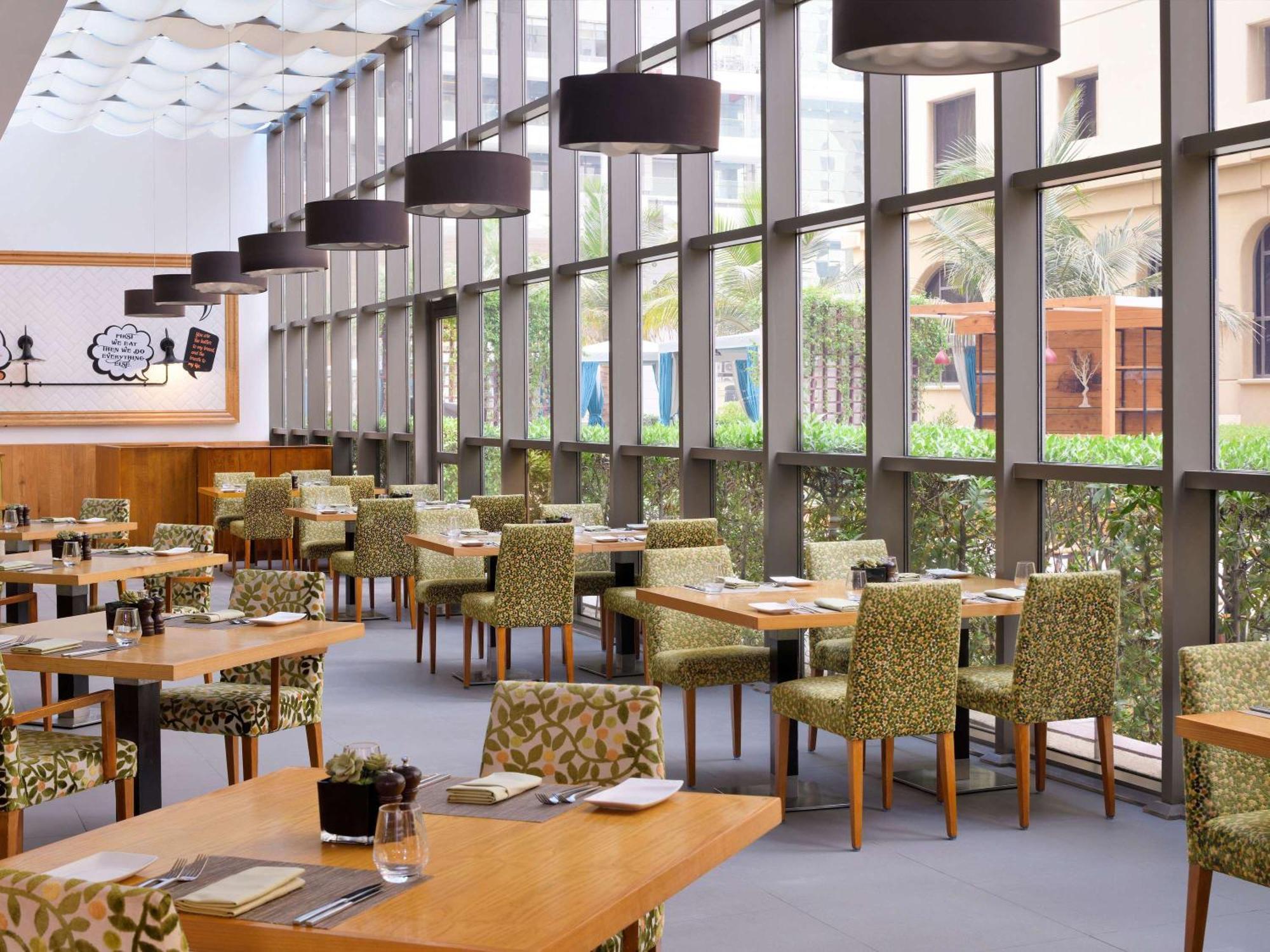 Moevenpick Hotel Jumeirah Beach Dubai Luaran gambar The restaurant