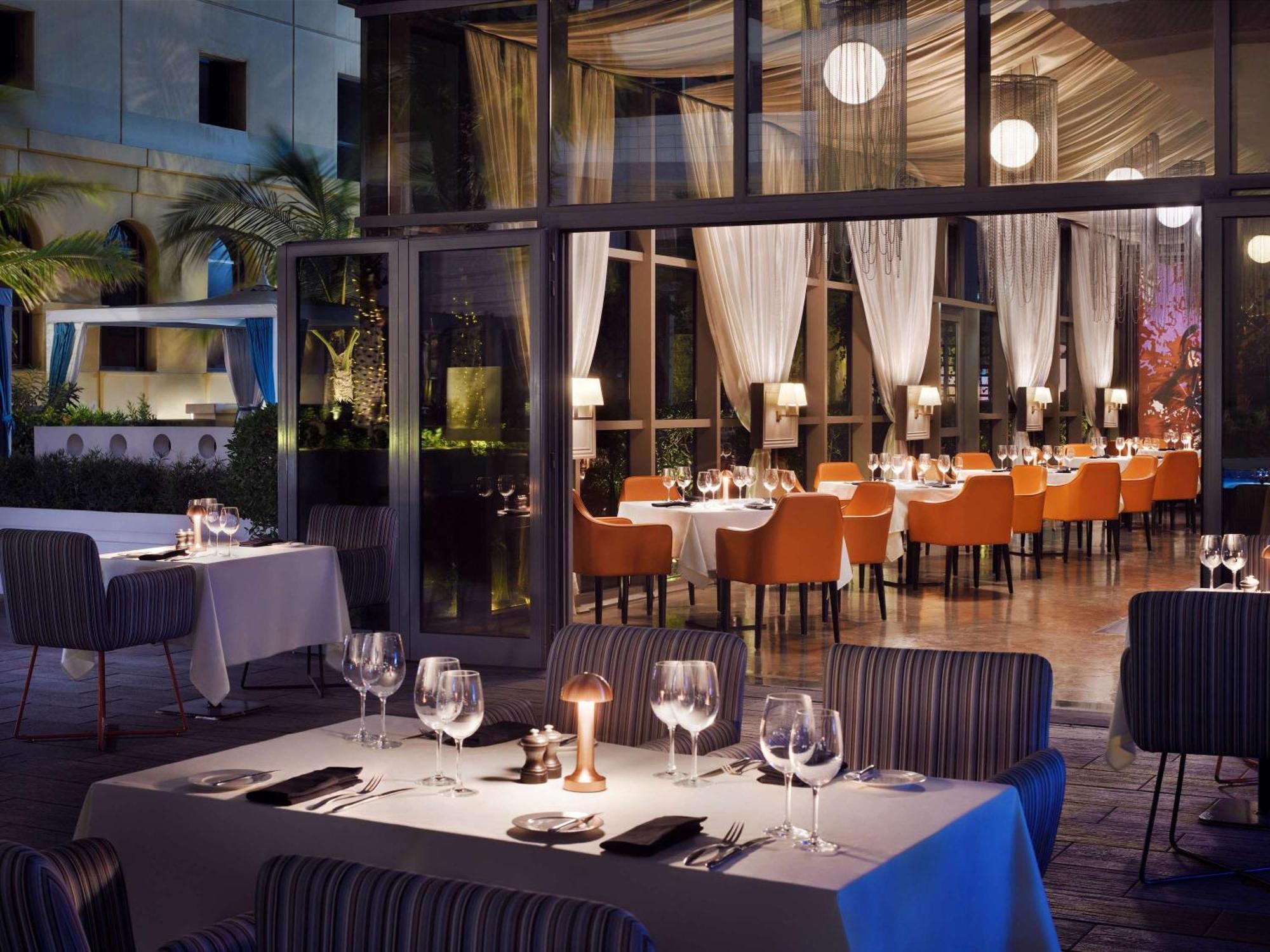 Moevenpick Hotel Jumeirah Beach Dubai Luaran gambar The restaurant