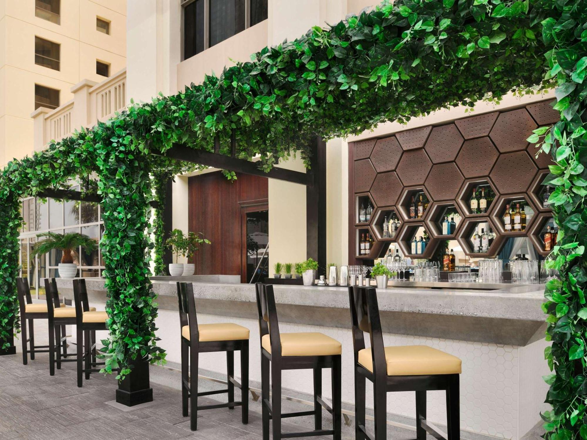 Moevenpick Hotel Jumeirah Beach Dubai Luaran gambar The Bar
