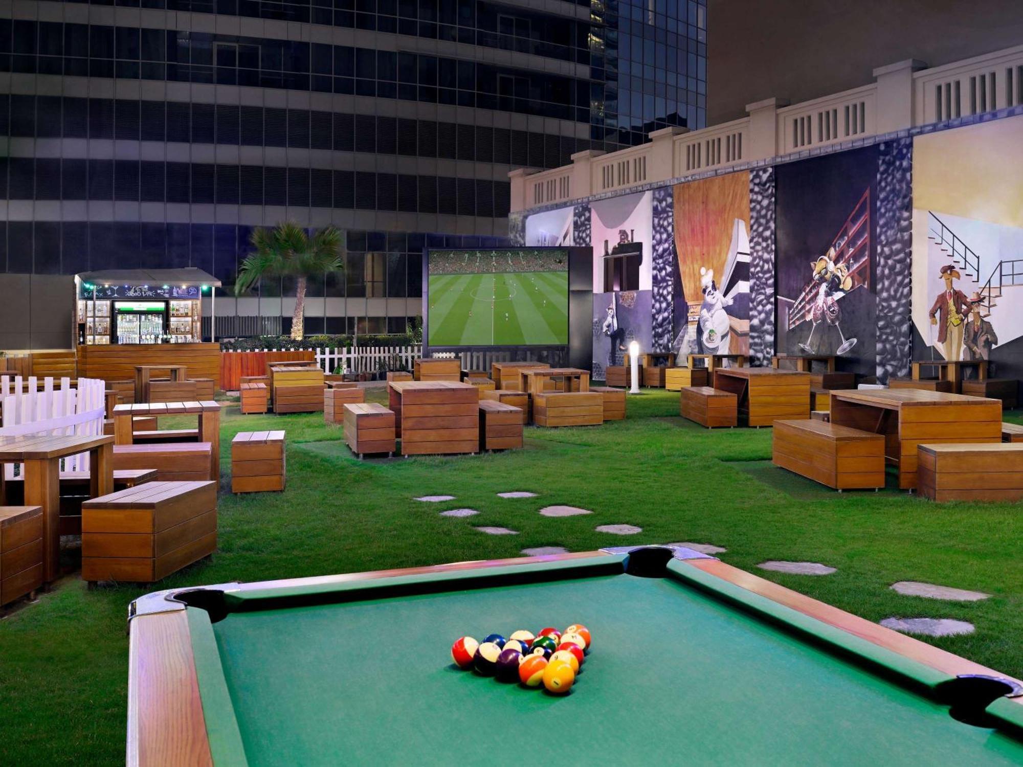 Moevenpick Hotel Jumeirah Beach Dubai Luaran gambar The Lawn