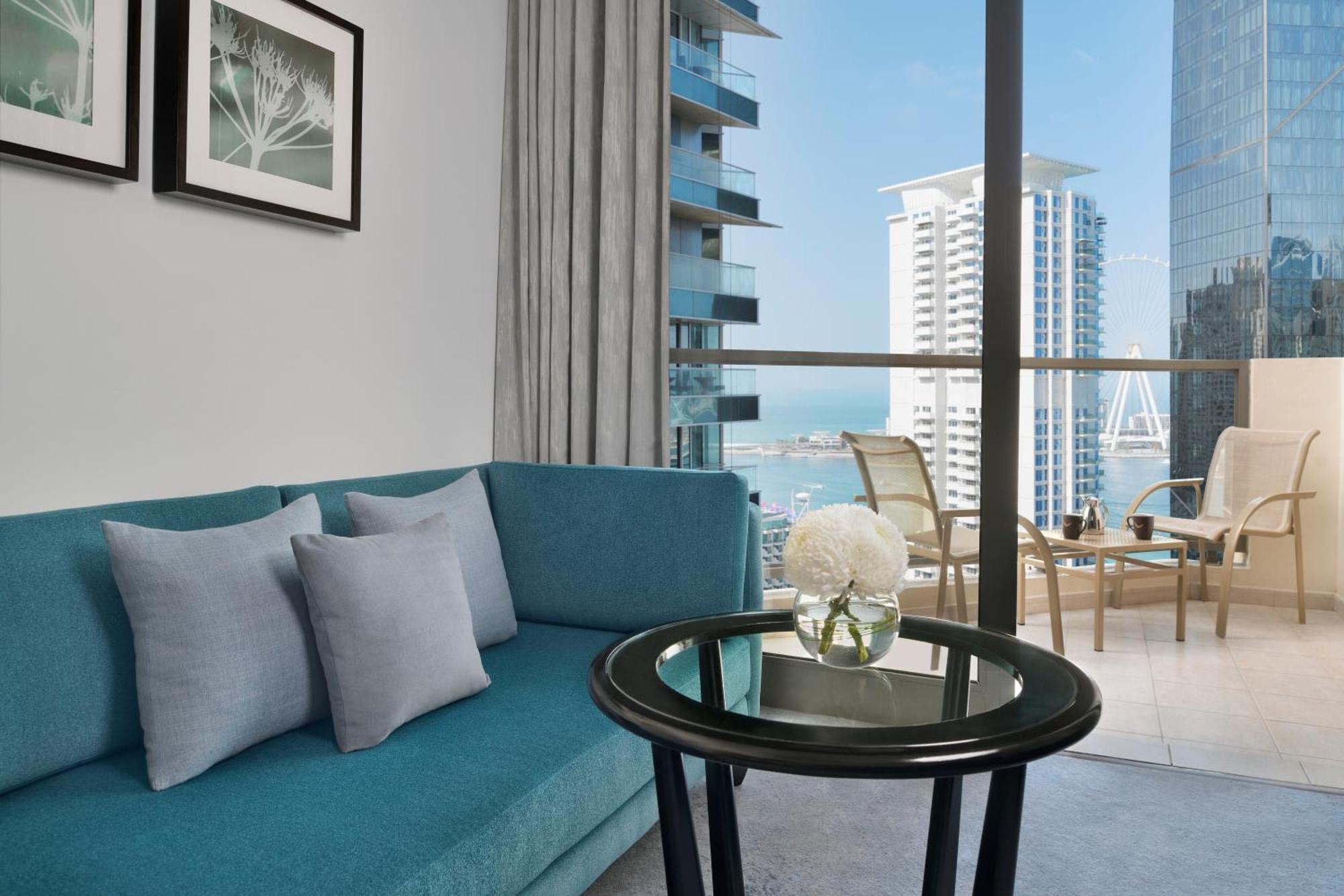 Moevenpick Hotel Jumeirah Beach Dubai Luaran gambar A living room at the hotel