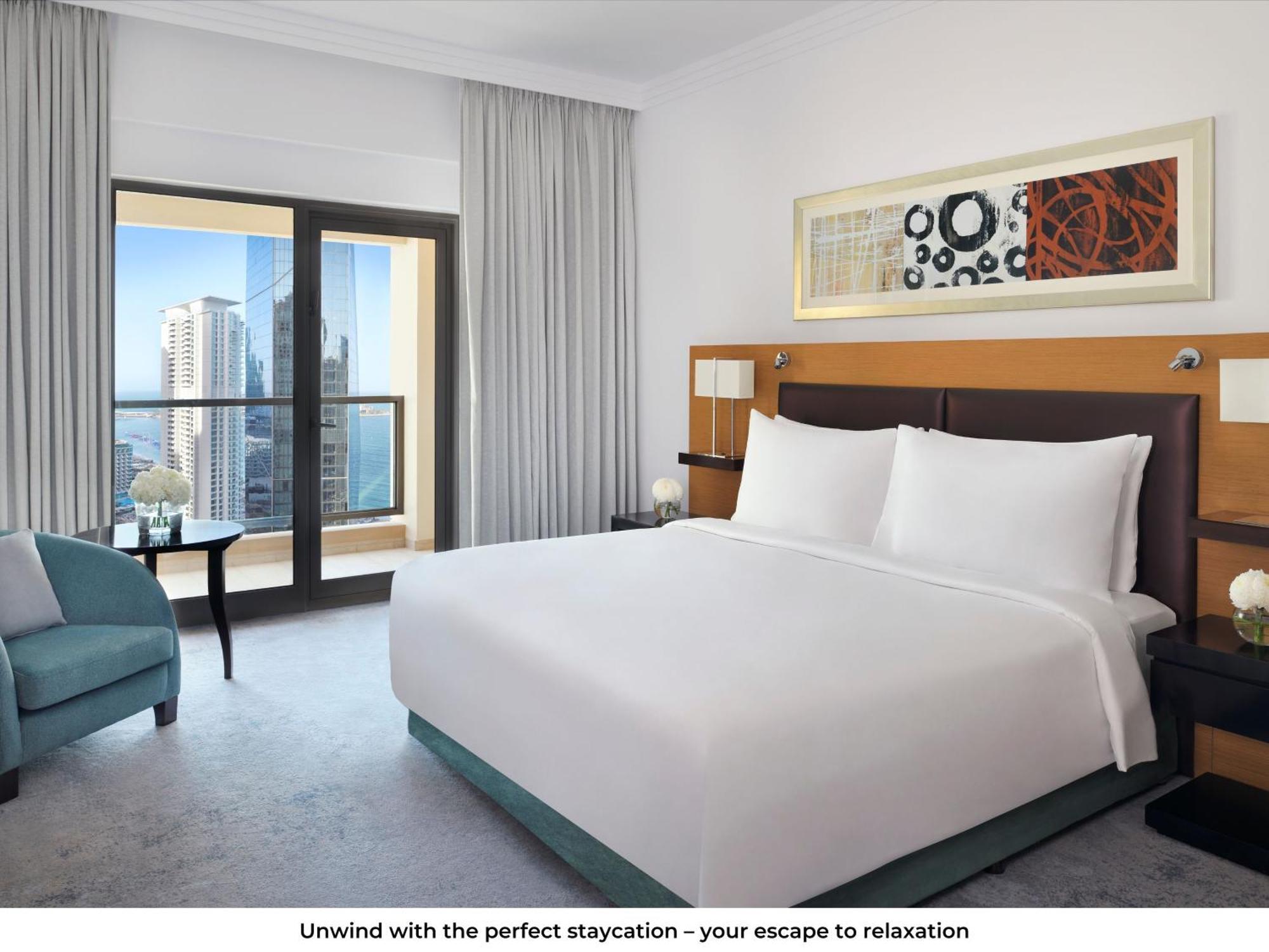 Moevenpick Hotel Jumeirah Beach Dubai Luaran gambar A bedroom at the hotel