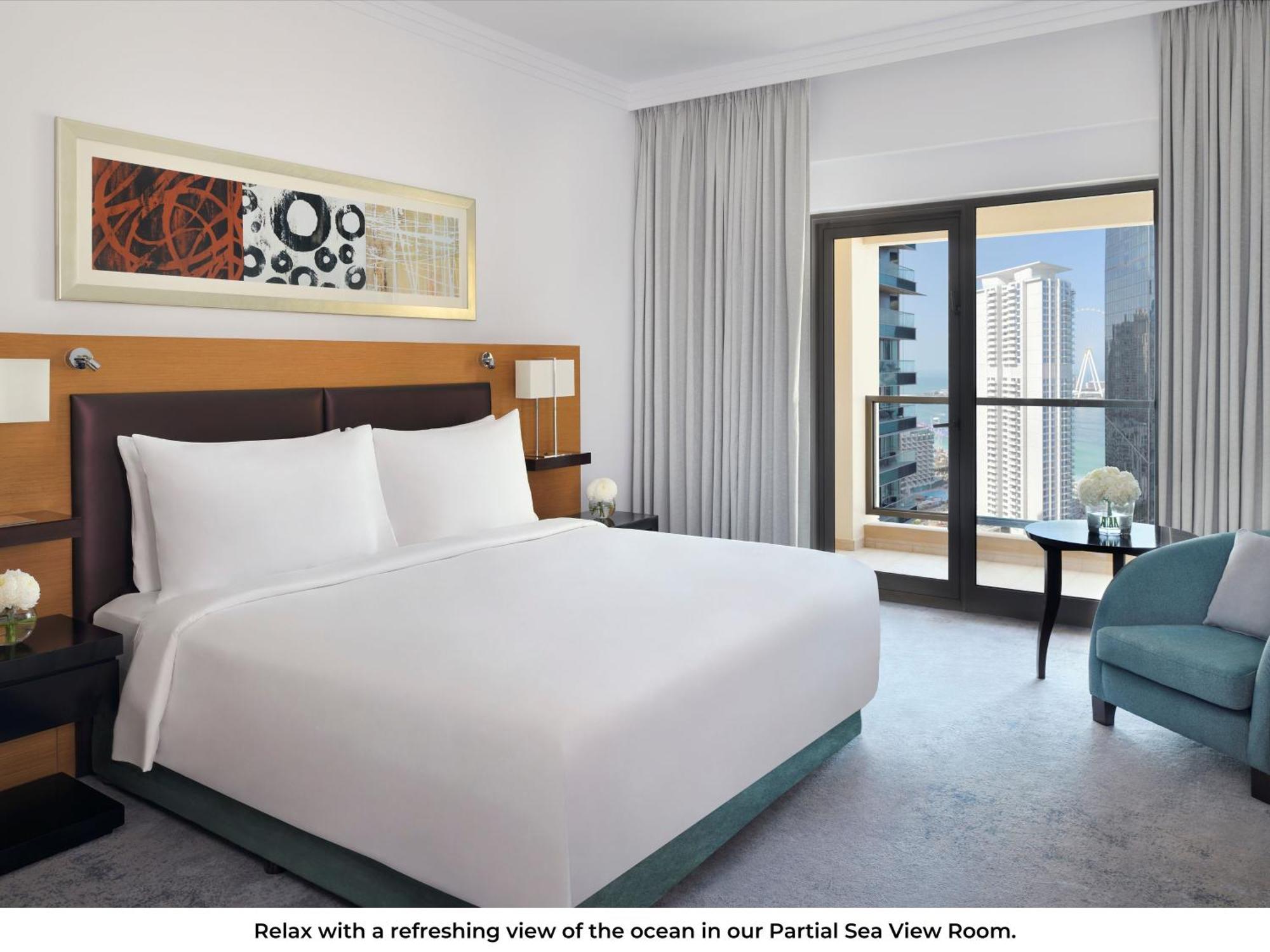 Moevenpick Hotel Jumeirah Beach Dubai Luaran gambar A room at the hotel