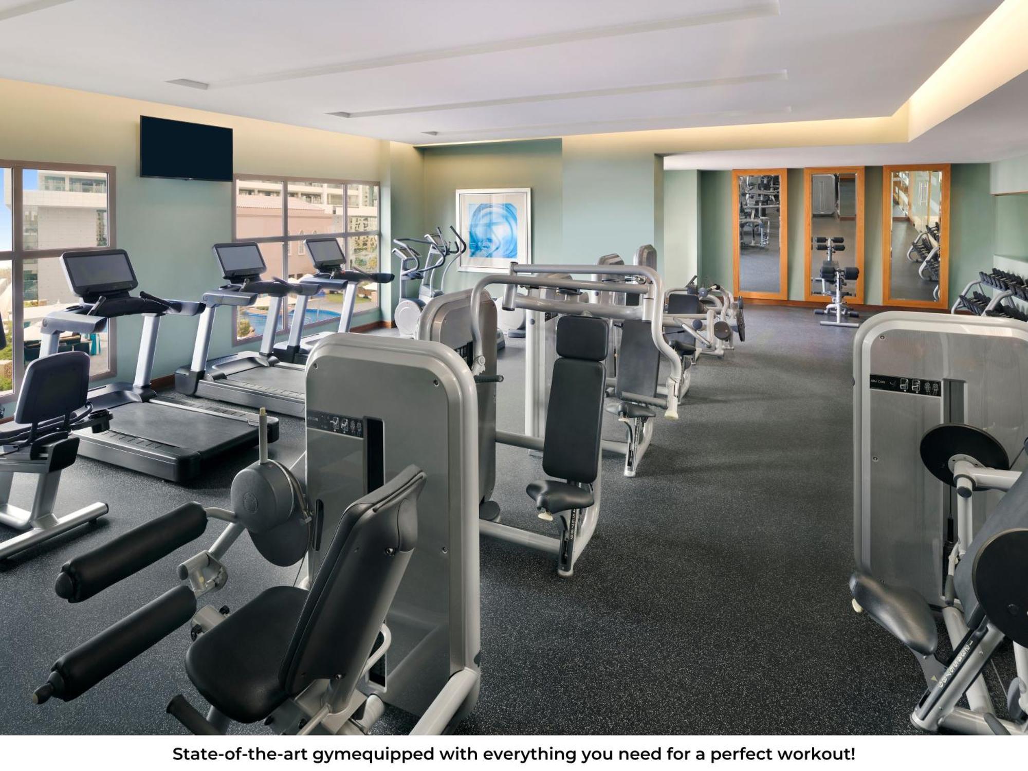 Moevenpick Hotel Jumeirah Beach Dubai Luaran gambar The gym at the hotel